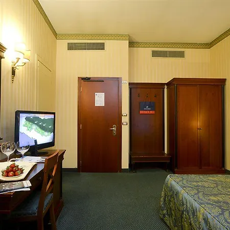 Отель Zanhotel Europa Болонья