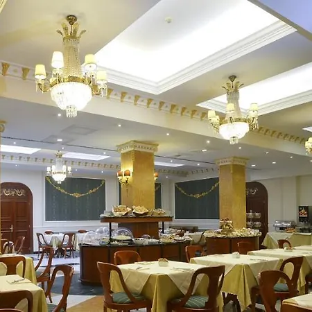 Отель Zanhotel Europa Болонья