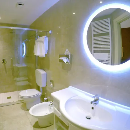 Отель Zanhotel Europa Болонья